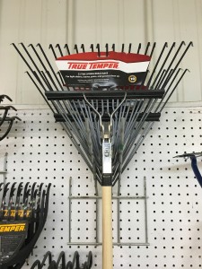 Sept. 26 : Featured Item of the Week : Leaf Rake